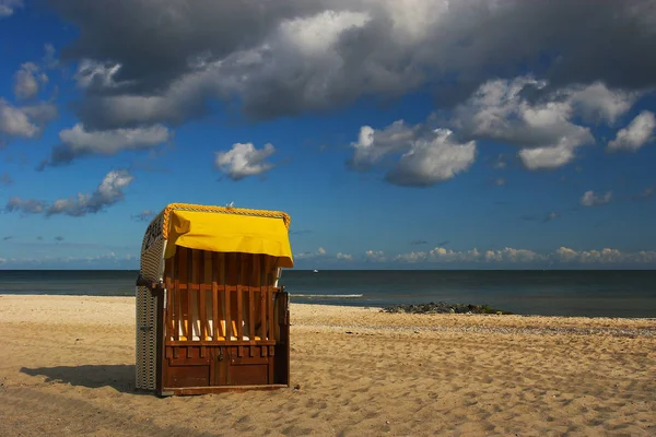 Eenzame Strandstoel Het Strand Hohwacht Baai — Stockfoto