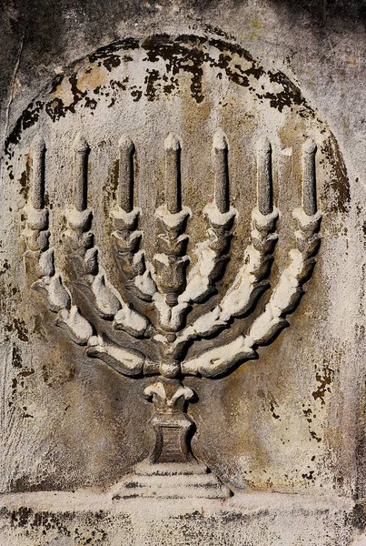 Joodse Kandelaar Bij Grafsteen — Stockfoto