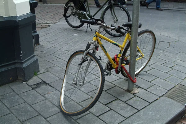 Fahrrad Auf Der Straße — Stockfoto