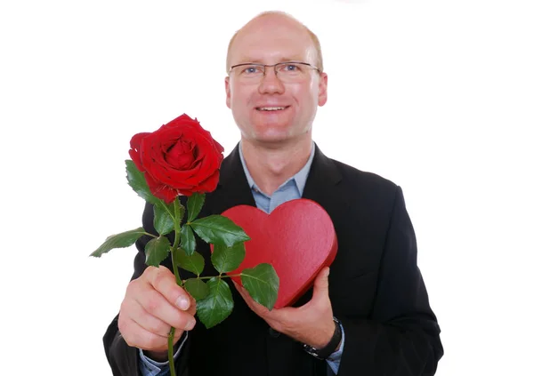 Homem Segurando Rosa Vermelha Sorrindo Isolado Branco — Fotografia de Stock