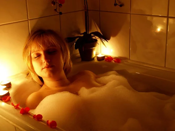 Young Woman Bath Hot Tub — Stock Photo, Image