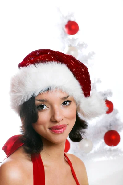 サンタさんクリスマスツリーの女性 — ストック写真