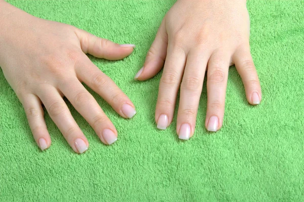 Encerramento Mãos Femininas Com Manicure — Fotografia de Stock