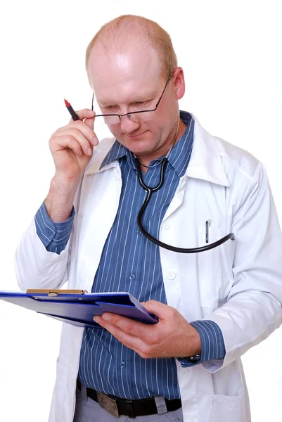 Doctor Escribiendo Portapapeles — Foto de Stock