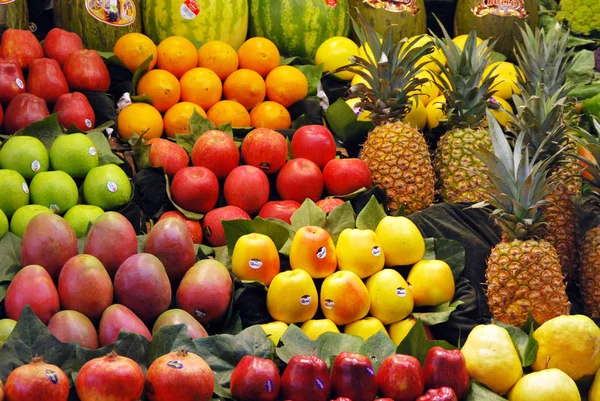 Frisches Obst Und Gemüse Auf Dem Markt — Stockfoto