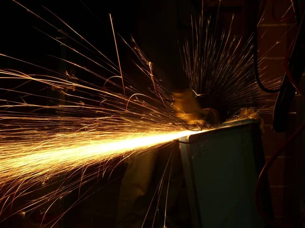 Vonken Van Een Metalen Slijpstaal — Stockfoto