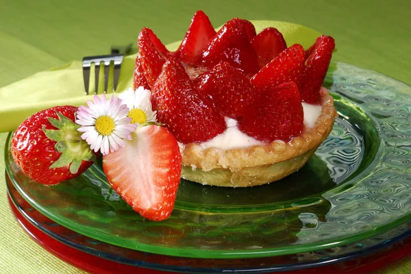 草莓馅饼加草莓 — 图库照片