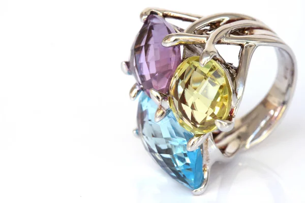 Cincin Perhiasan Diisolasi Pada Latar Belakang Putih — Stok Foto