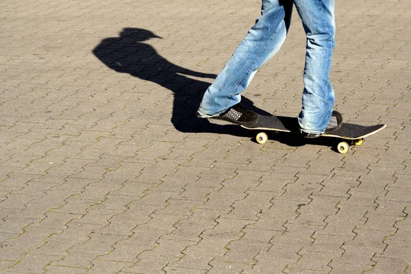 Skateboarder Beine Fahren Auf Skateboard — Stockfoto