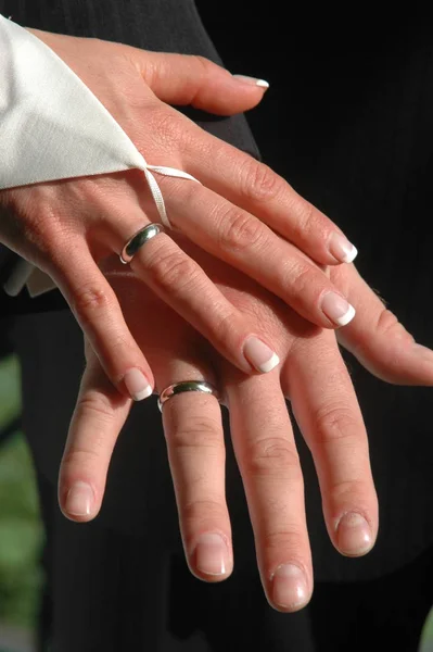 Anillos Boda Manos —  Fotos de Stock