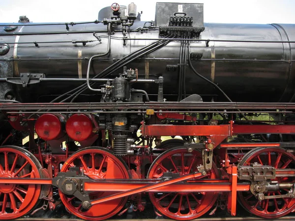 铁路上的蒸汽机车 — 图库照片