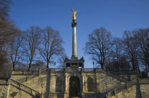 Vid Münchens Fredsängel — Stockfoto