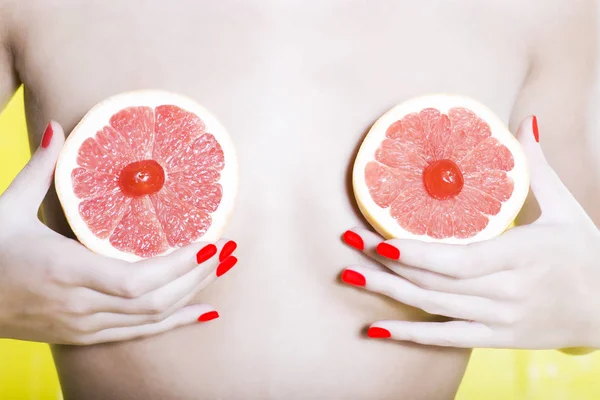 Woman Holding Grapefruit Her Hands — Stock Photo, Image