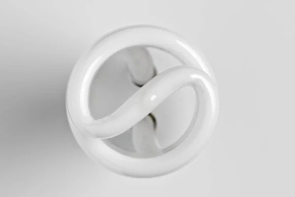 Yin Yang Light Bulb Sobre Blanco —  Fotos de Stock