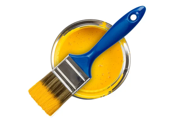 Lata Tinta Amarela Com Escova Isolada — Fotografia de Stock