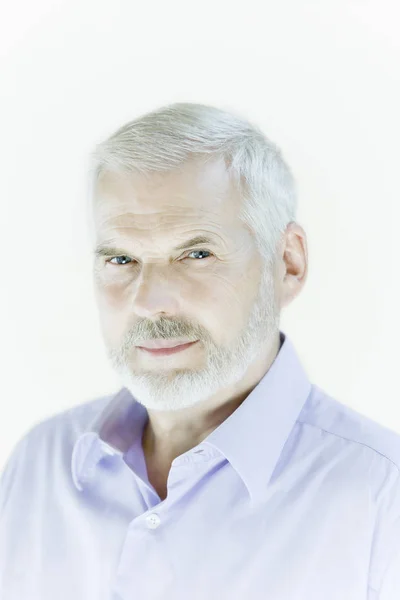 Retrato Del Expresionante Anciano Camisa Azul Sobre Fondo Blanco —  Fotos de Stock