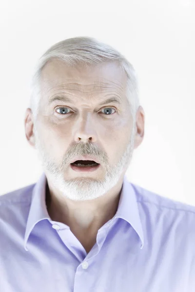 Portret Starszego Mężczyzny Niebieskiej Koszuli Białym Tle — Zdjęcie stockowe