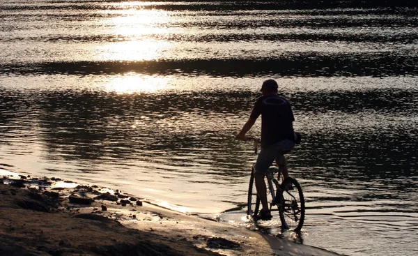 Silhouette Ciclista Spiaggia — Foto Stock