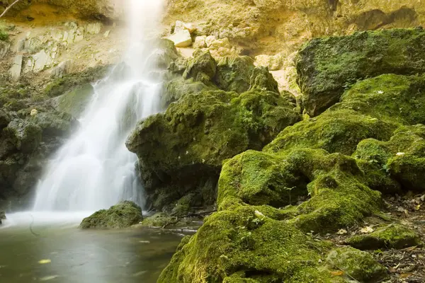 Krásný Vodopád Přírodním Pozadí — Stock fotografie