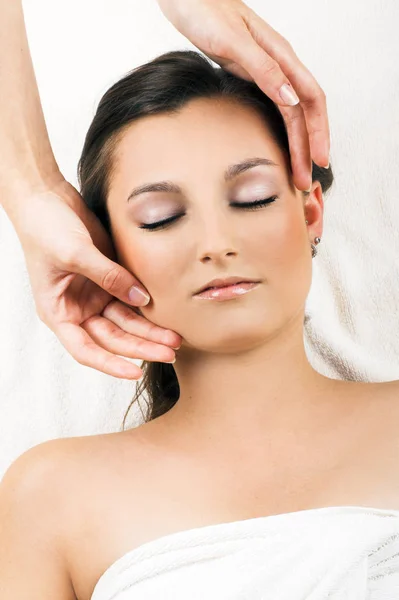 Avslappnad Kvinna Vid Massage — Stockfoto