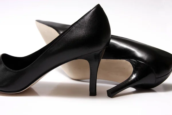 Черная Кожаная Обувь Белом Фоне — стоковое фото