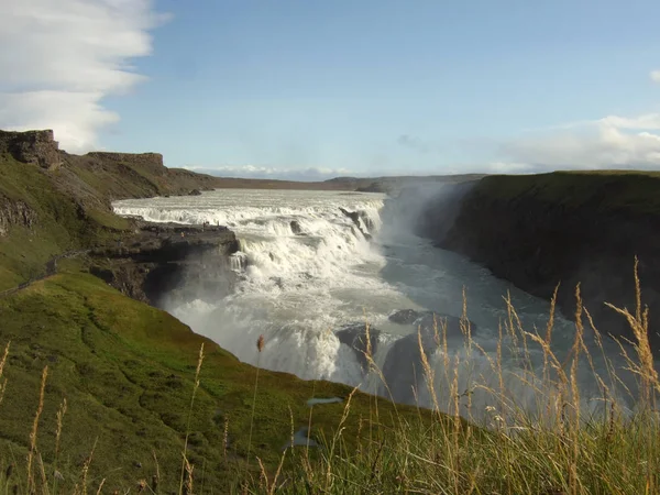 Belle Cascade Sur Fond Nature — Photo