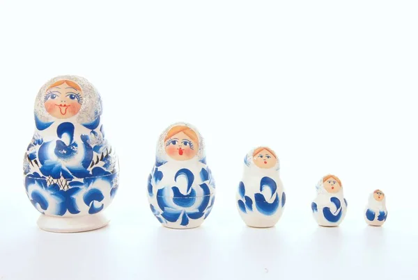 Russische Matrjoschka Puppen Auf Weißem Hintergrund — Stockfoto