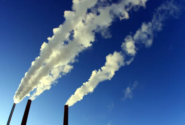 Industrianläggning Med Blå Himmel — Stockfoto