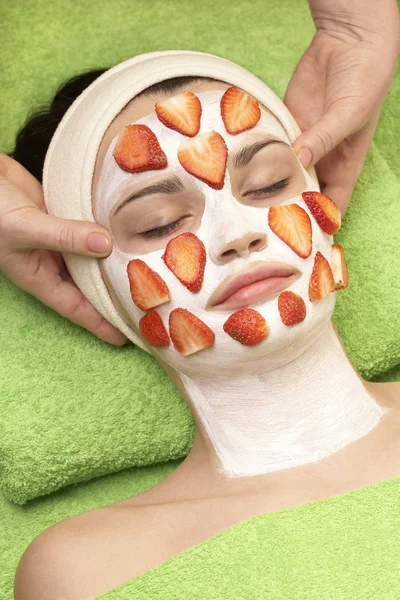 Mujer Que Recibe Masaje Facial Spa — Foto de Stock