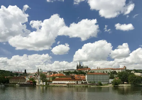 プラハ城旅行建築のコンセプト — ストック写真