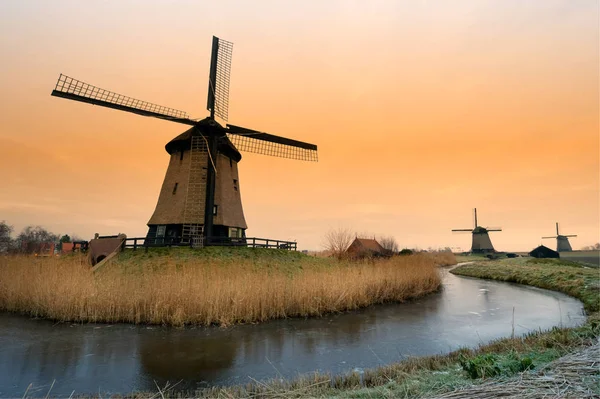 Schilderachtig Uitzicht Landschap Met Windmolengebouw — Stockfoto