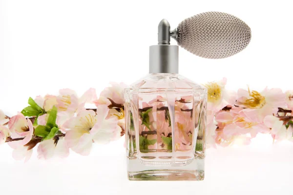 Parfém Růžová Láhev Třešňovými Květy — Stock fotografie
