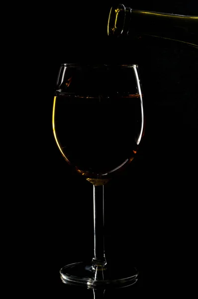 Wino Nisko Czarnym Tle — Zdjęcie stockowe
