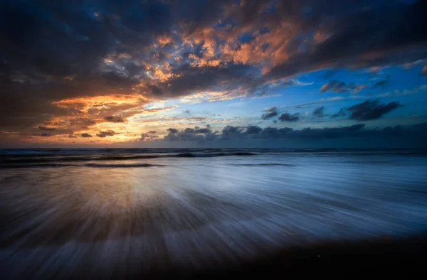 Красивый Закат Волны — стоковое фото