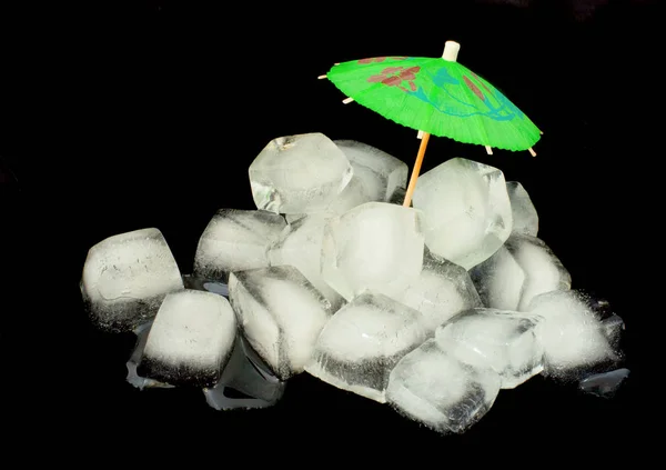 Eis Und Kleiner Regenschirm — Stockfoto