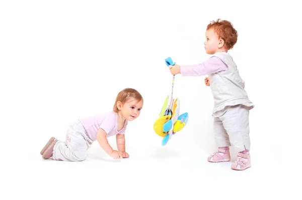 Los Bebés Juegan Con Juguetes — Foto de Stock