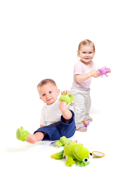 Los Bebés Juegan Con Juguetes — Foto de Stock