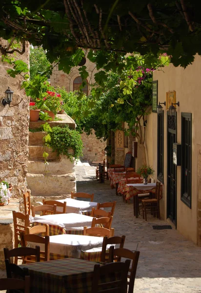 街上的风景 岛上有典型的意大利式椅子 西班牙式 — 图库照片