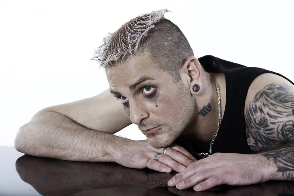 Retrato Homem Bonito Com Uma Tatuagem Rosto — Fotografia de Stock