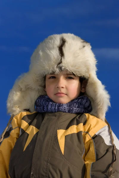 Ragazzo Ritratto Invernale Nel Berretto Pelliccia — Foto Stock