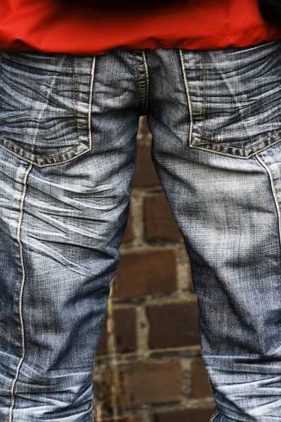Fechar Costas Uma Mulher Com Jeans — Fotografia de Stock