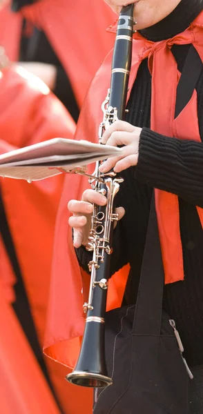 Zblízka Saxofonista Červenou Trubkou — Stock fotografie