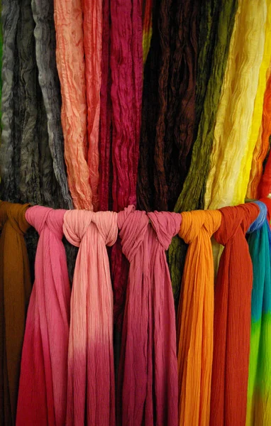 Kleurrijke Sjaals Markt — Stockfoto