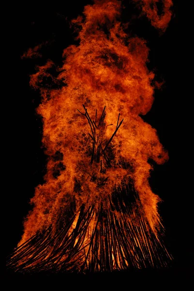 Czerwone Płomienie Ogniska Ogień Płonie — Zdjęcie stockowe