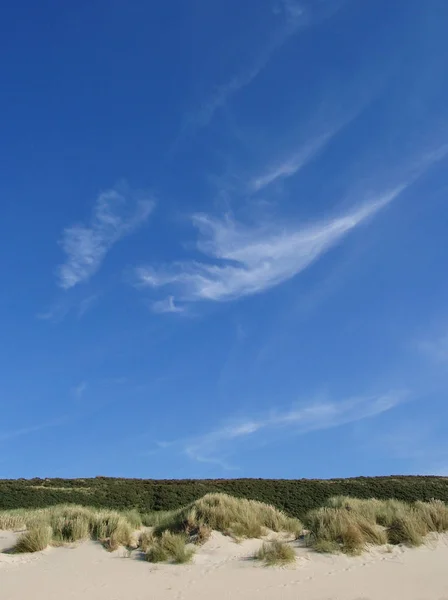 Blauwe Lucht Boven Duinlandschap — Stockfoto