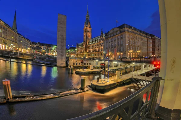 Rathauskanalschleuse Vid Övergången Från Den Lilla Alster Till Alsterflottan Bakgrunden — Stockfoto