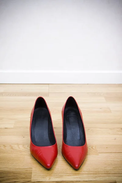 Sapatos Sapatos Brancos Chão — Fotografia de Stock