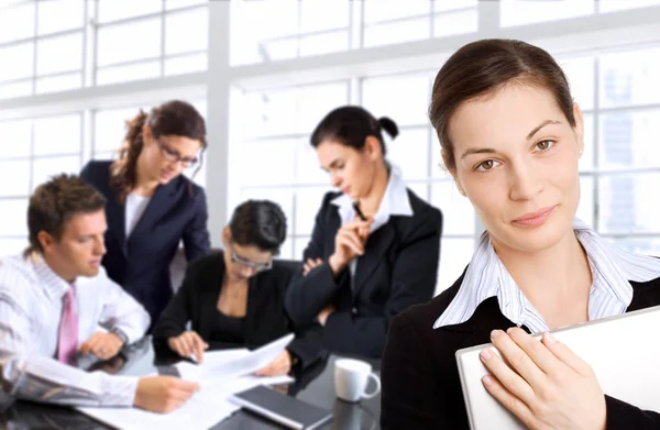 Unternehmerinnen Und Ihr Team — Stockfoto