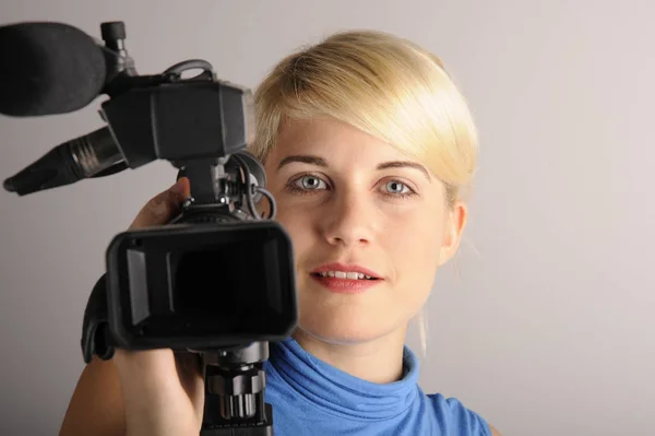 Jong Vrouw Video Camera — Stockfoto