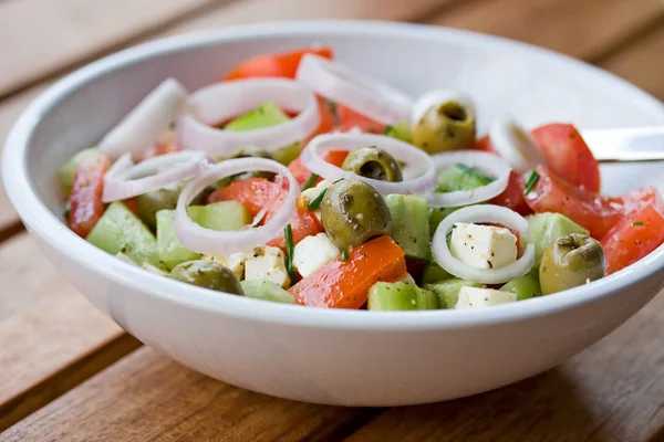 Salada Grega Uma Mesa Madeira — Fotografia de Stock